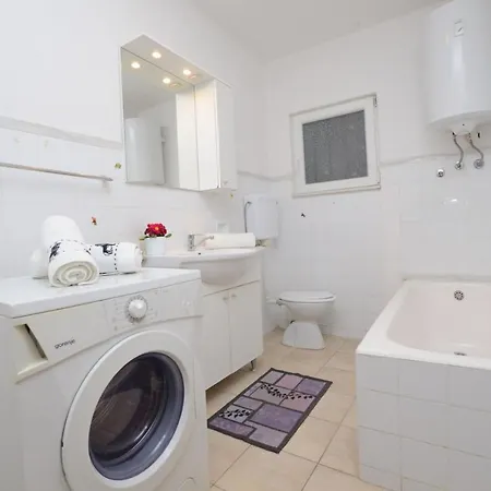 Apartment Lina
