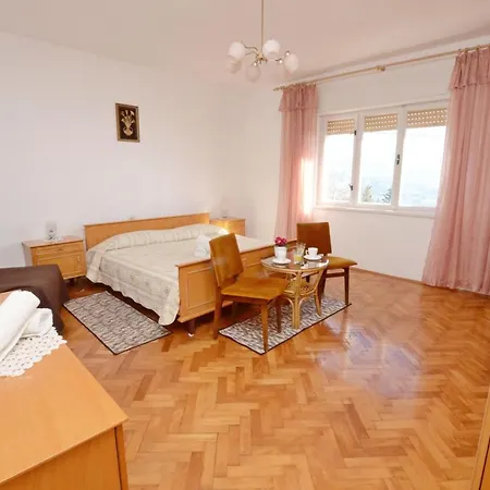 Apartment Lina