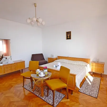 Apartment Lina